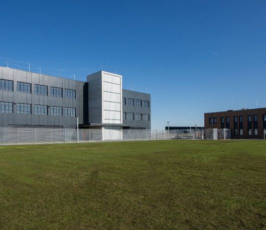 NTT’s colocatie bedrijf e-shelter opent eerste datacenter in Nederland, in Amsterdam