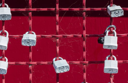 Nieuws & Blogs – Help! De Rus luistert mee met onze vergaderingen?