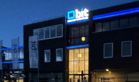 Black Building Test bij BIT Black Building Test bij BIT